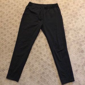 Lululemon size four on the fly pant
